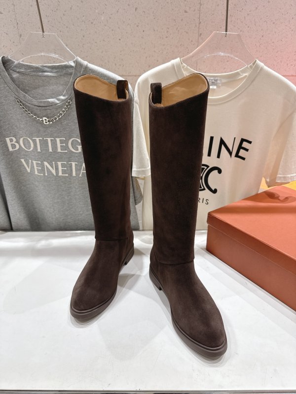 Кожаные женские сапоги фото 3