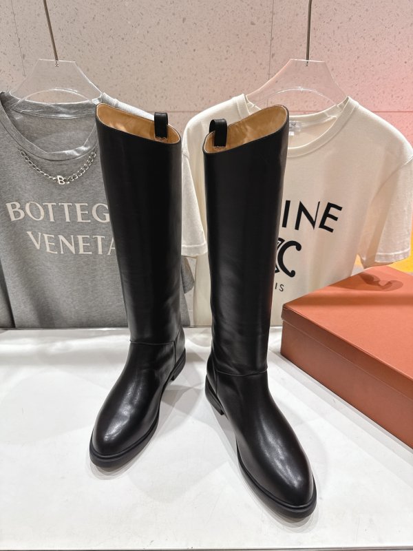 Кожаные женские сапоги фото 3