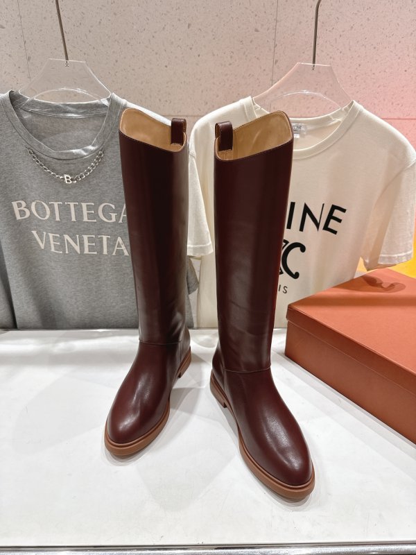 Кожаные женские сапоги фото 3