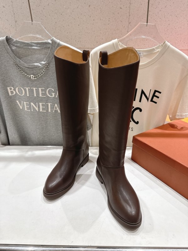 Кожаные женские сапоги фото 3