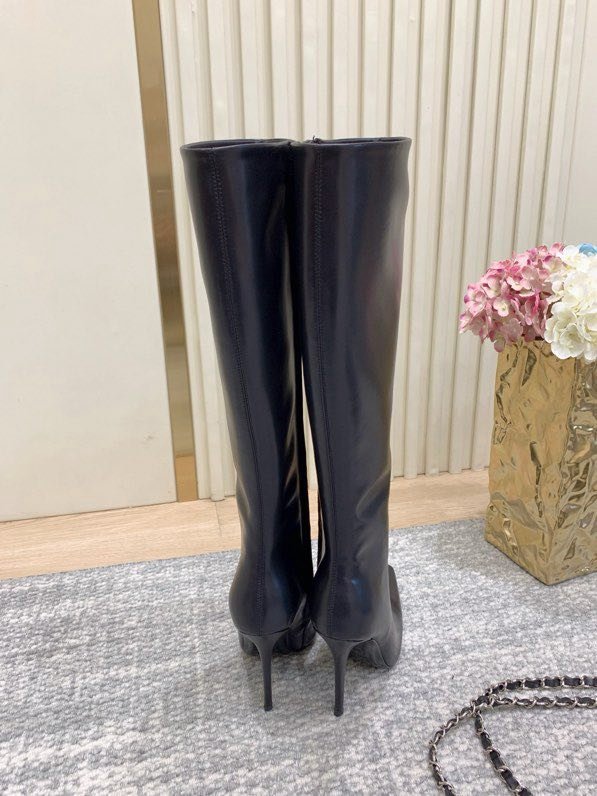 Leather women's boots фото 4