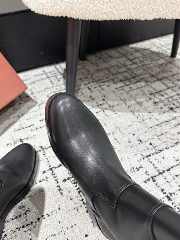 Leather women's boots фото 4