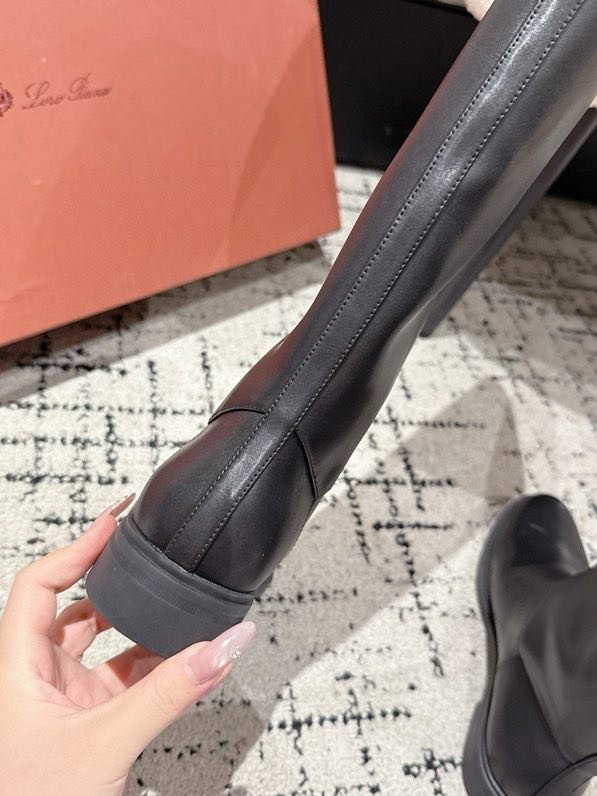 Шкіряні жіночі чоботи фото 4