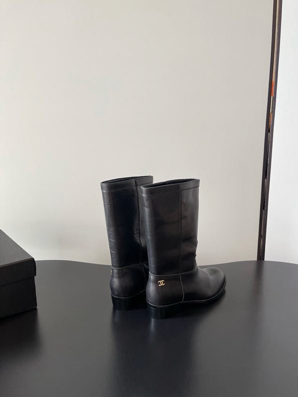 Leather women's boots фото 4