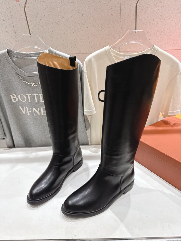 Кожаные женские сапоги фото 4