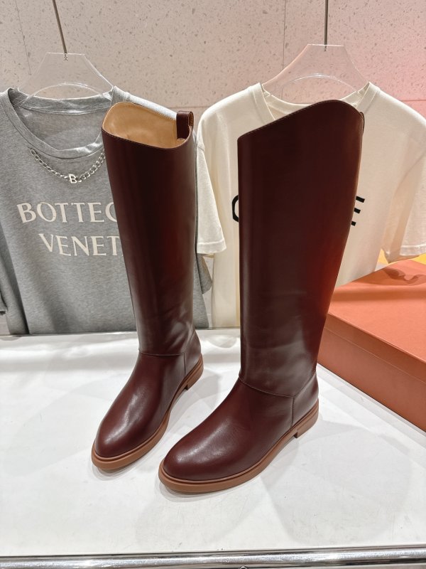 Кожаные женские сапоги фото 4