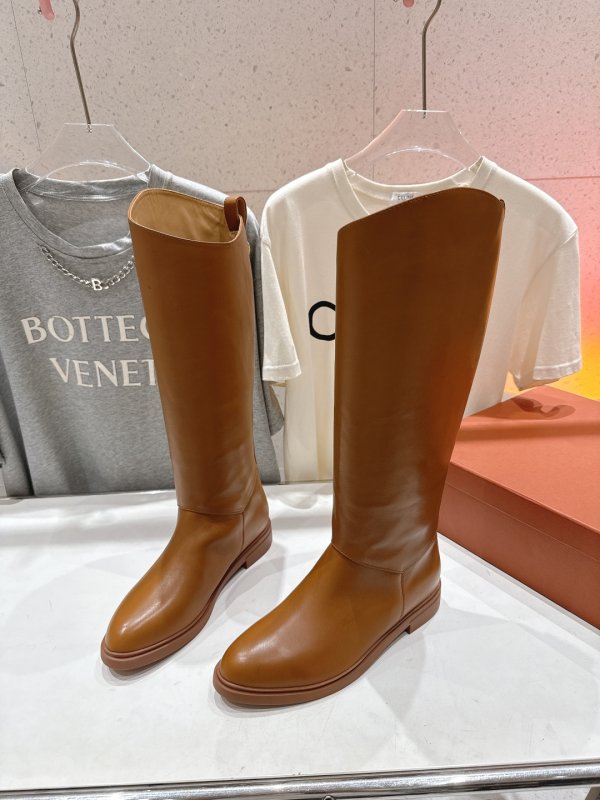 Кожаные женские сапоги фото 4