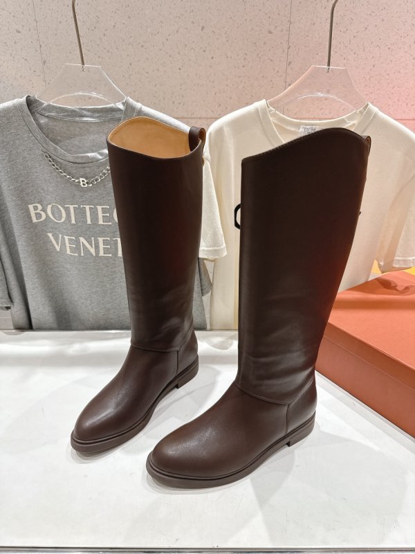 Кожаные женские сапоги фото 4