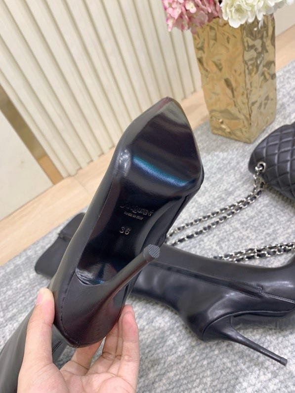 Leather women's boots фото 5