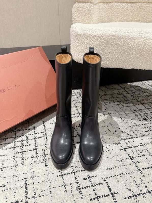 Leather women's boots фото 5