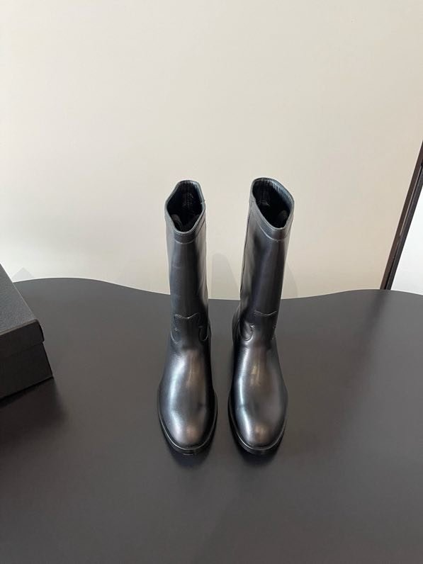 Leather women's boots фото 5