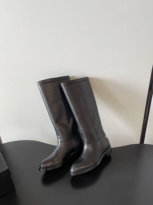 Leather women's boots фото 5