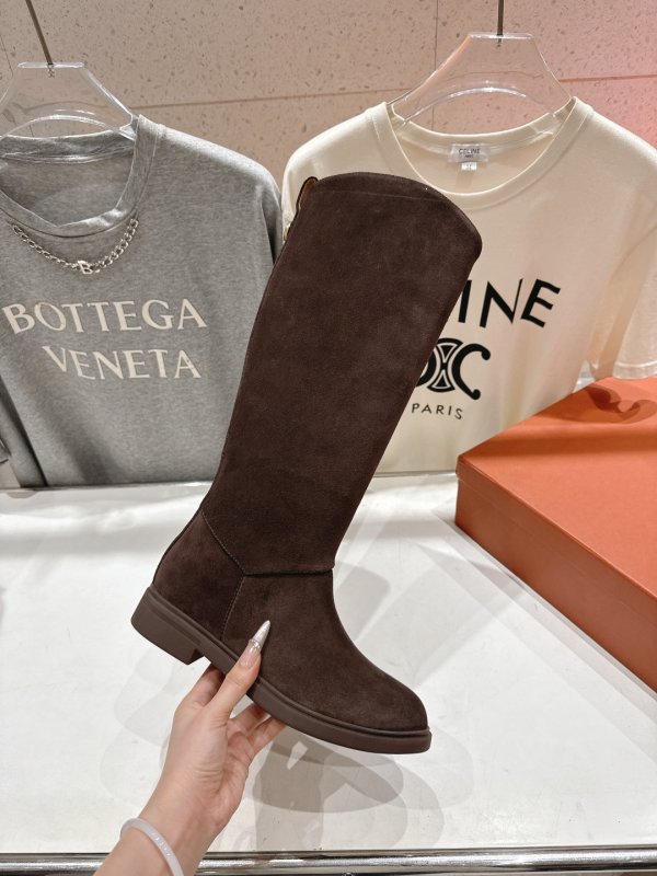 Кожаные женские сапоги фото 5