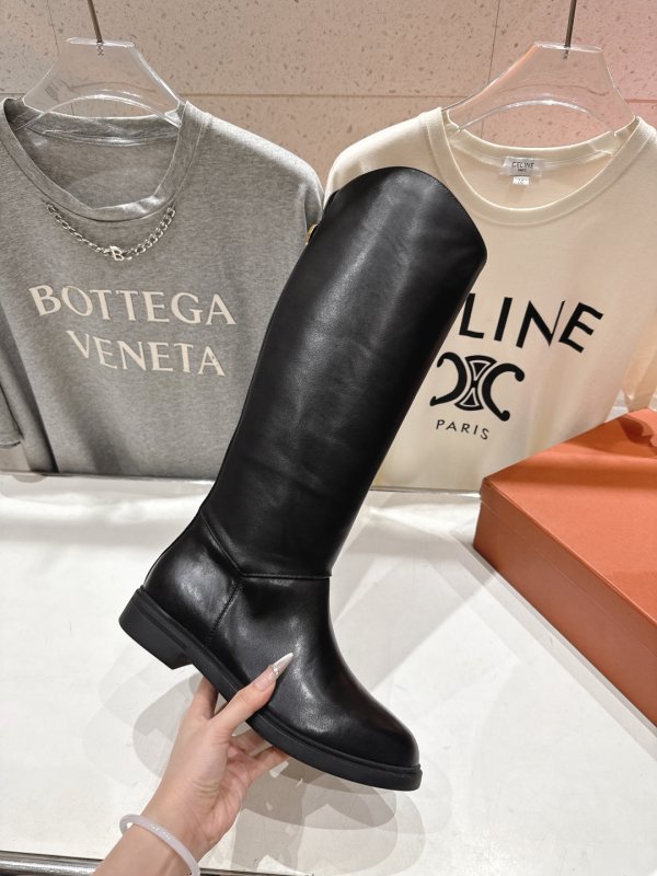 Кожаные женские сапоги фото 5