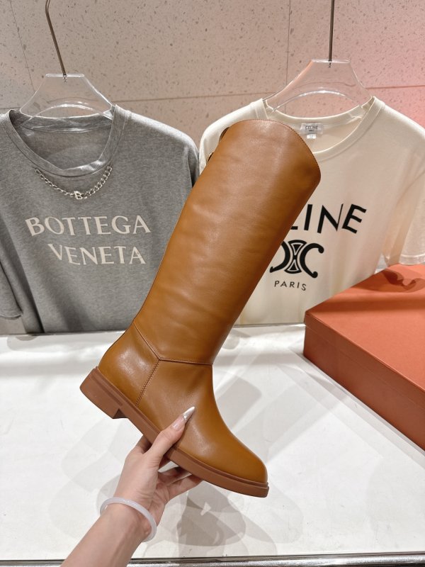 Кожаные женские сапоги фото 5