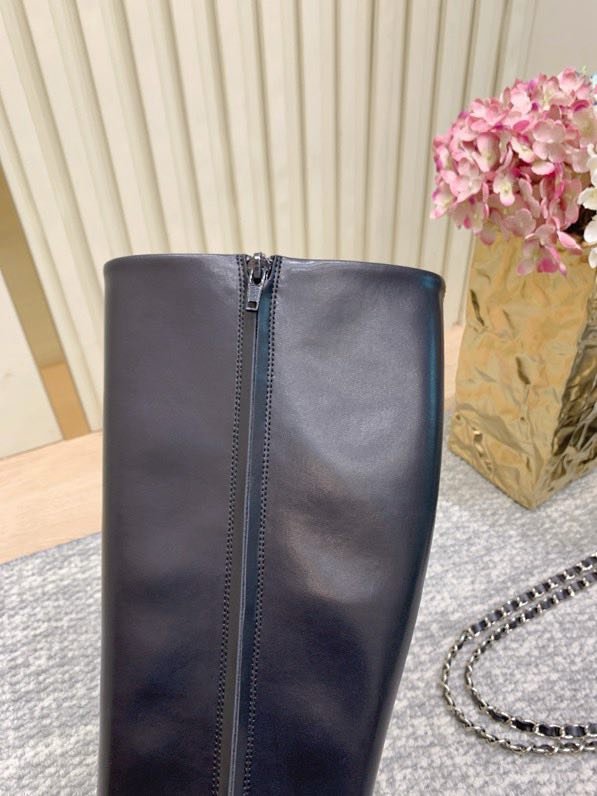 Leather women's boots фото 6