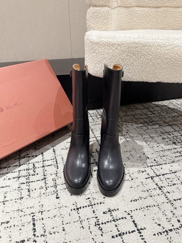 Leather women's boots фото 6