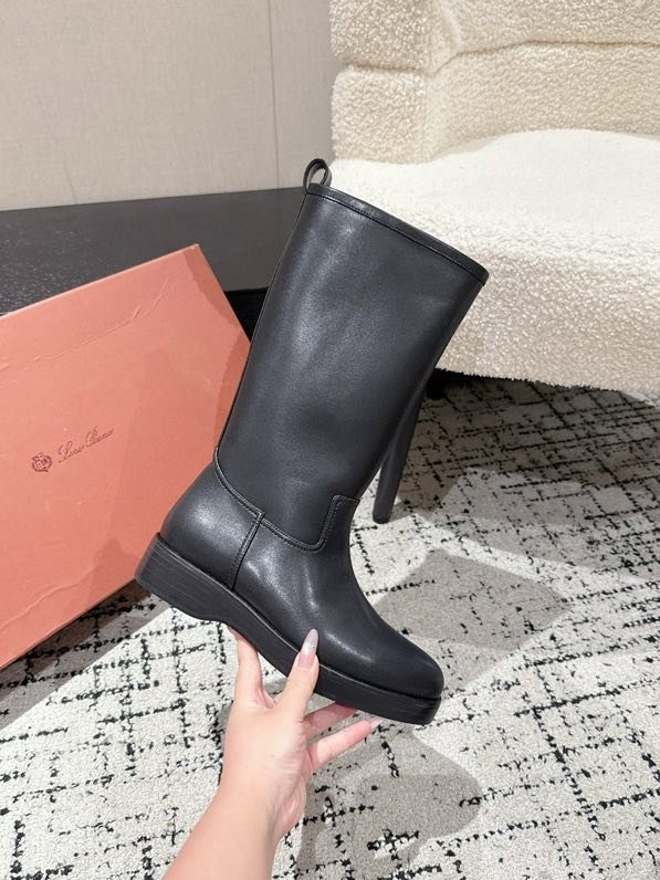 Leather women's boots фото 6