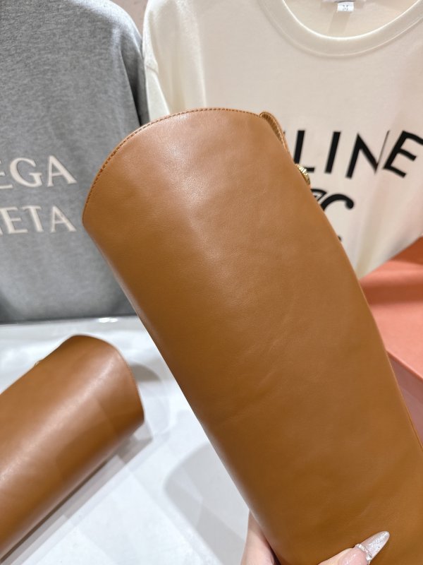 Кожаные женские сапоги фото 6