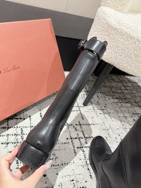 Leather women's boots фото 7