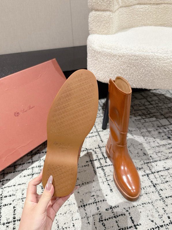 Кожаные женские сапоги фото 7