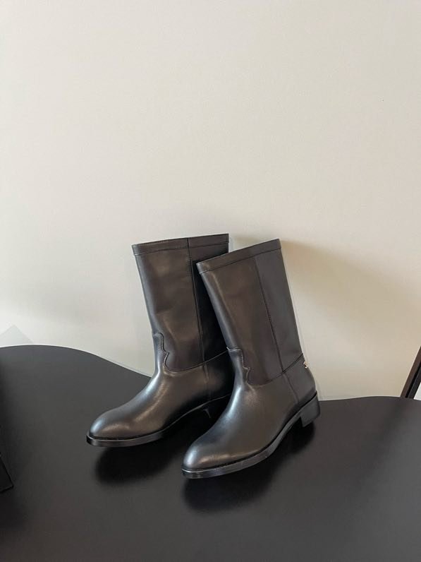 Leather women's boots фото 7