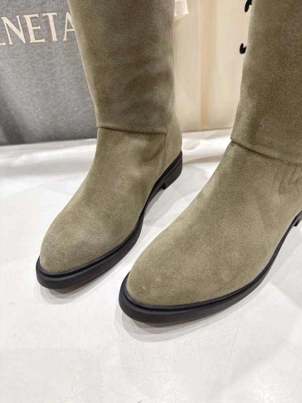 Кожаные женские сапоги фото 7