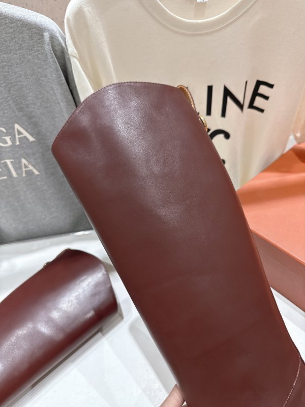 Кожаные женские сапоги фото 7