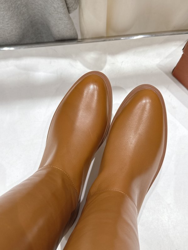 Кожаные женские сапоги фото 7