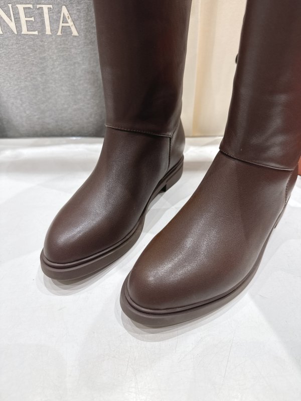 Кожаные женские сапоги фото 7