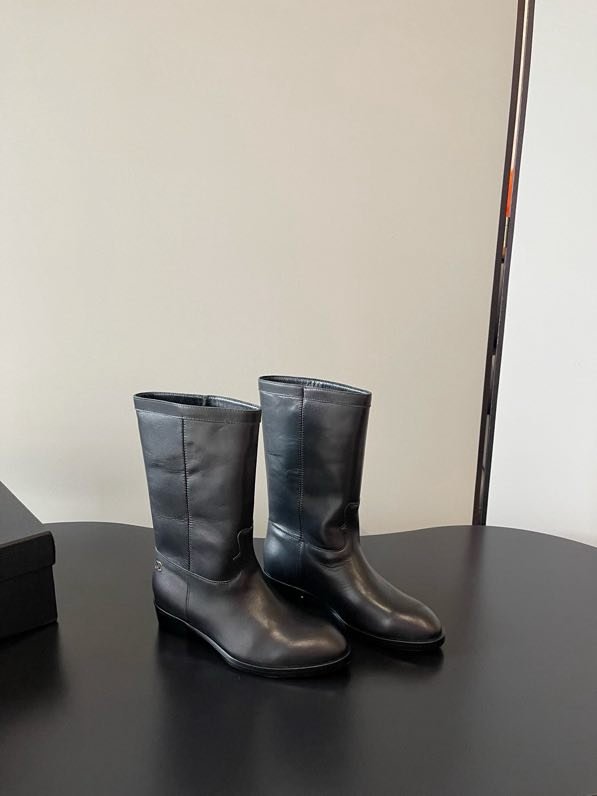 Leather women's boots фото 8