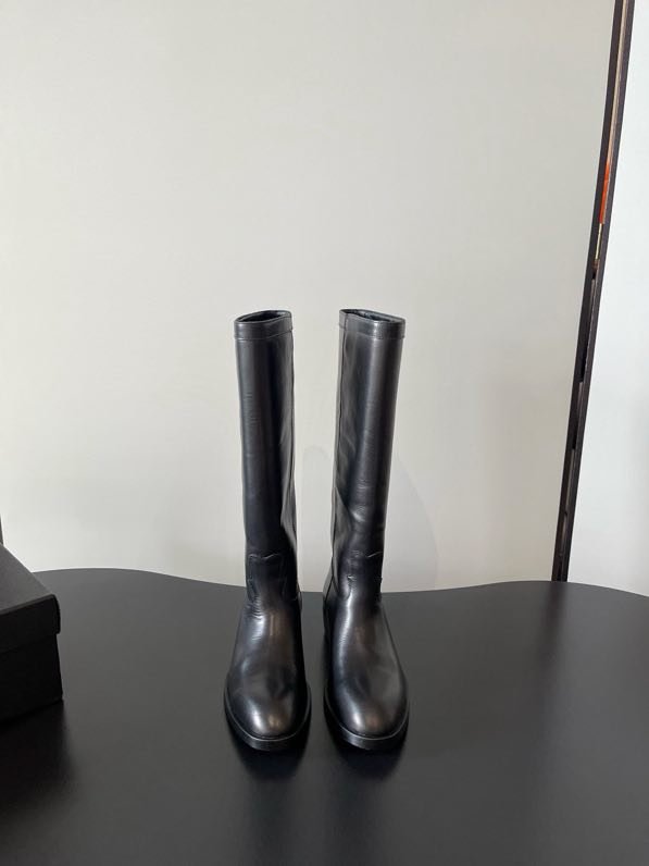 Leather women's boots фото 8