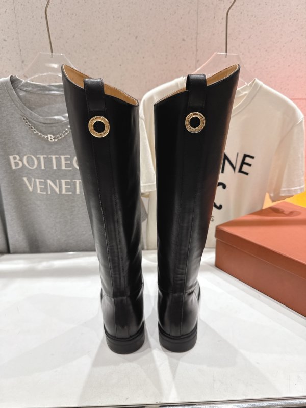 Кожаные женские сапоги фото 8