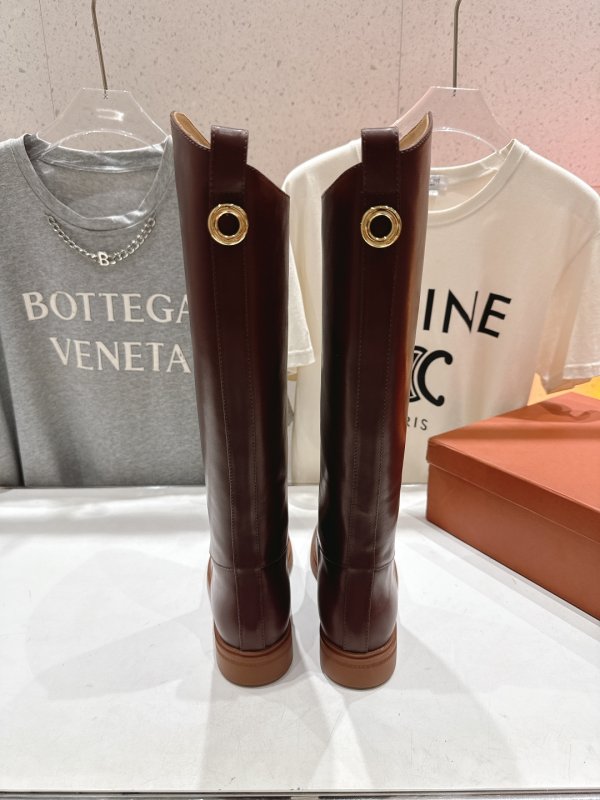 Кожаные женские сапоги фото 8