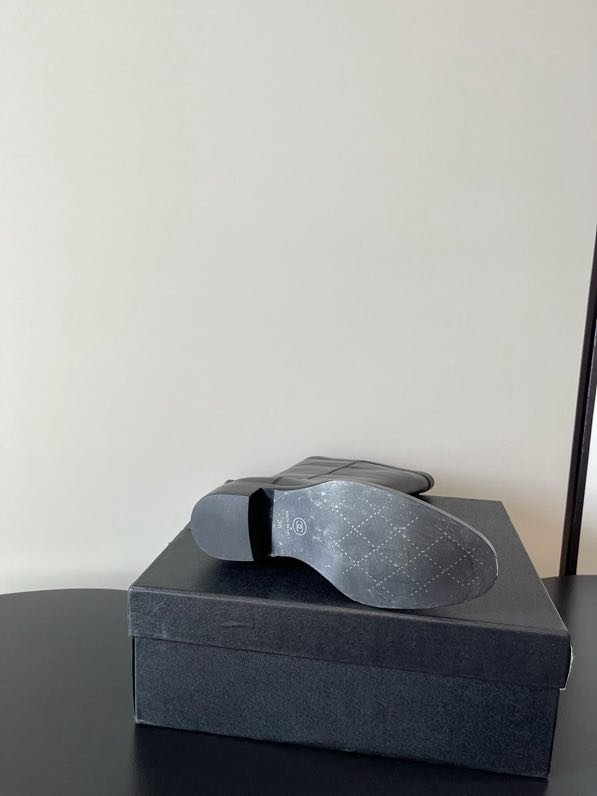 Leather women's boots фото 9