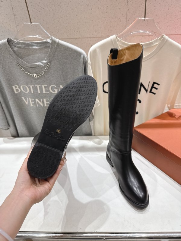 Кожаные женские сапоги фото 9