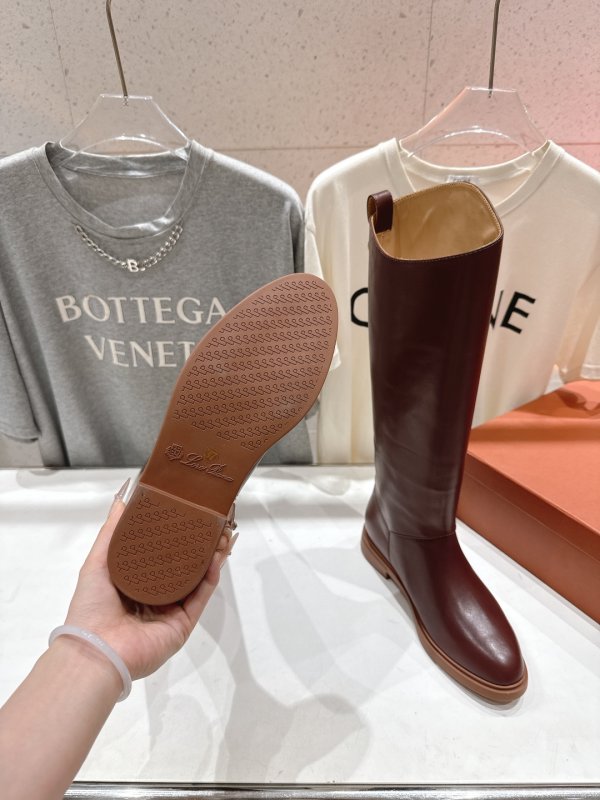 Кожаные женские сапоги фото 9