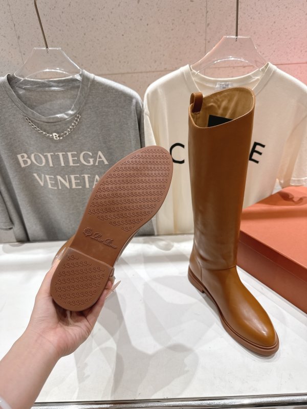 Кожаные женские сапоги фото 9