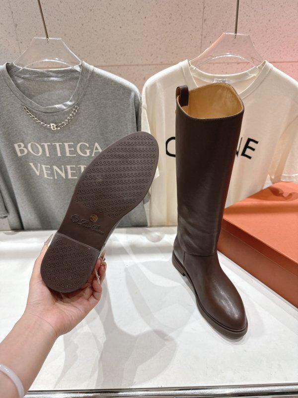 Кожаные женские сапоги фото 9