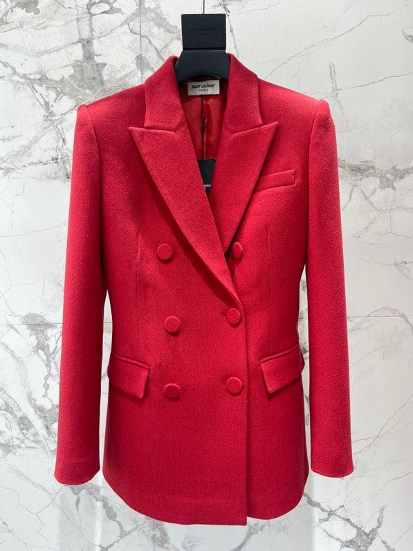 Красный двубортный пиджак женский