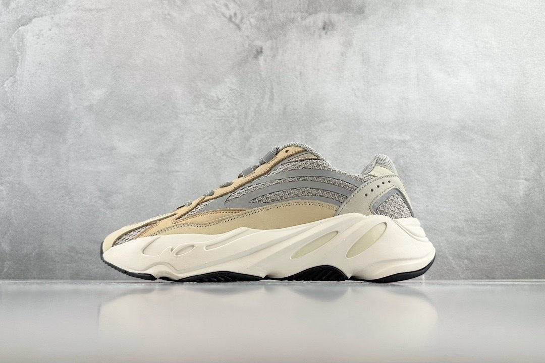 Кроссовки Adidas Originals Yeezy Boost 700