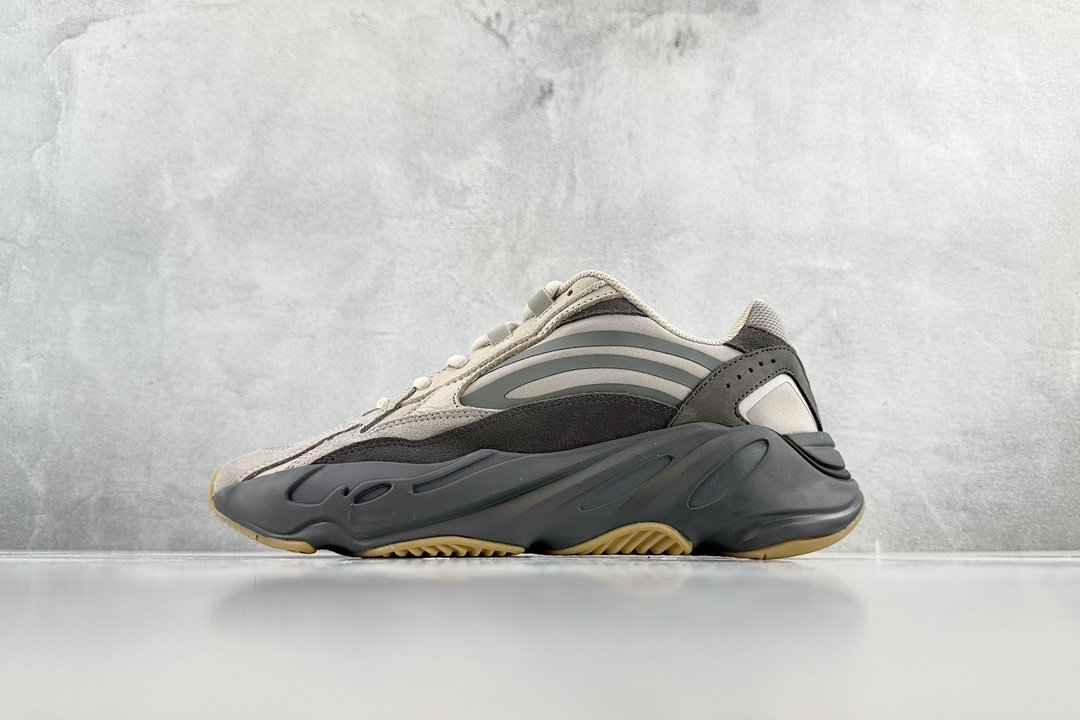Sneakers Adidas Originals Yeezy Boost 700