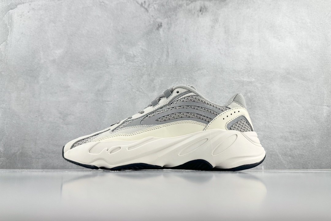 Sneakers Adidas Originals Yeezy Boost 700