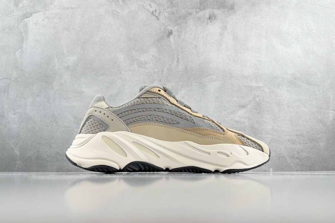 Кроссовки Adidas Originals Yeezy Boost 700 фото 2