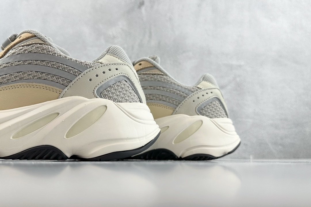Кроссовки Adidas Originals Yeezy Boost 700 фото 8