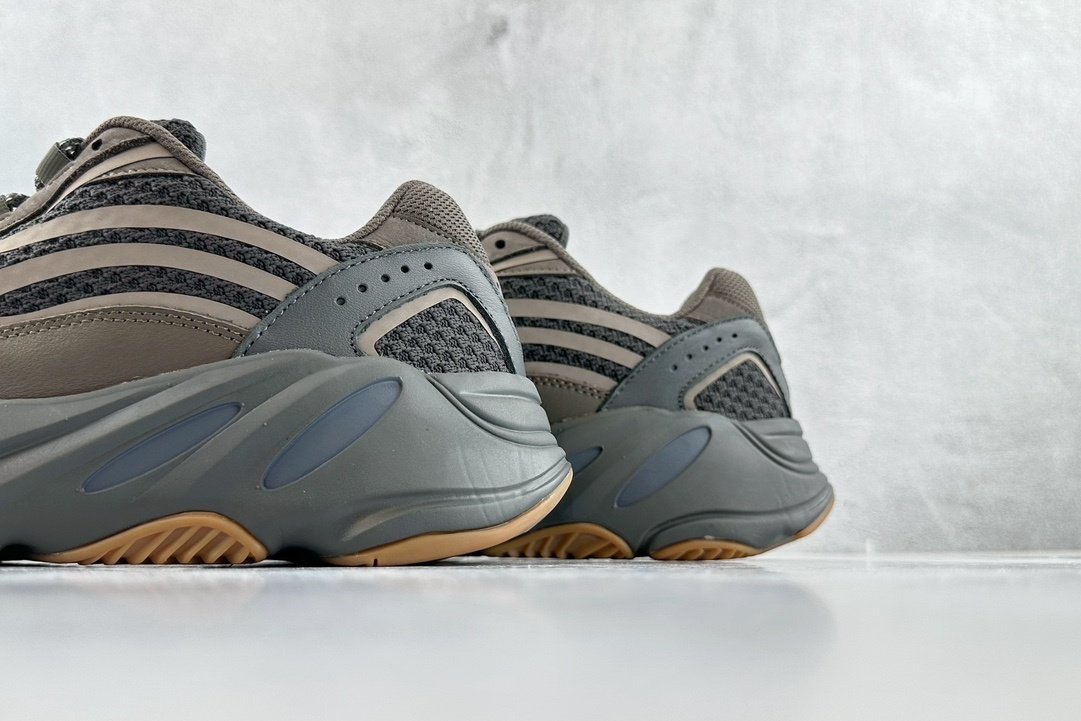 Кросівки Adidas Originals Yeezy Boost 700 фото 8