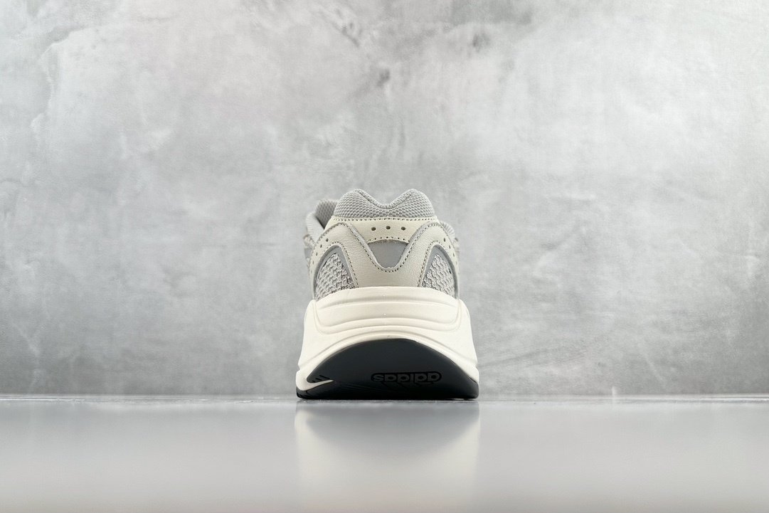 Кроссовки Adidas Originals Yeezy Boost 700 фото 9