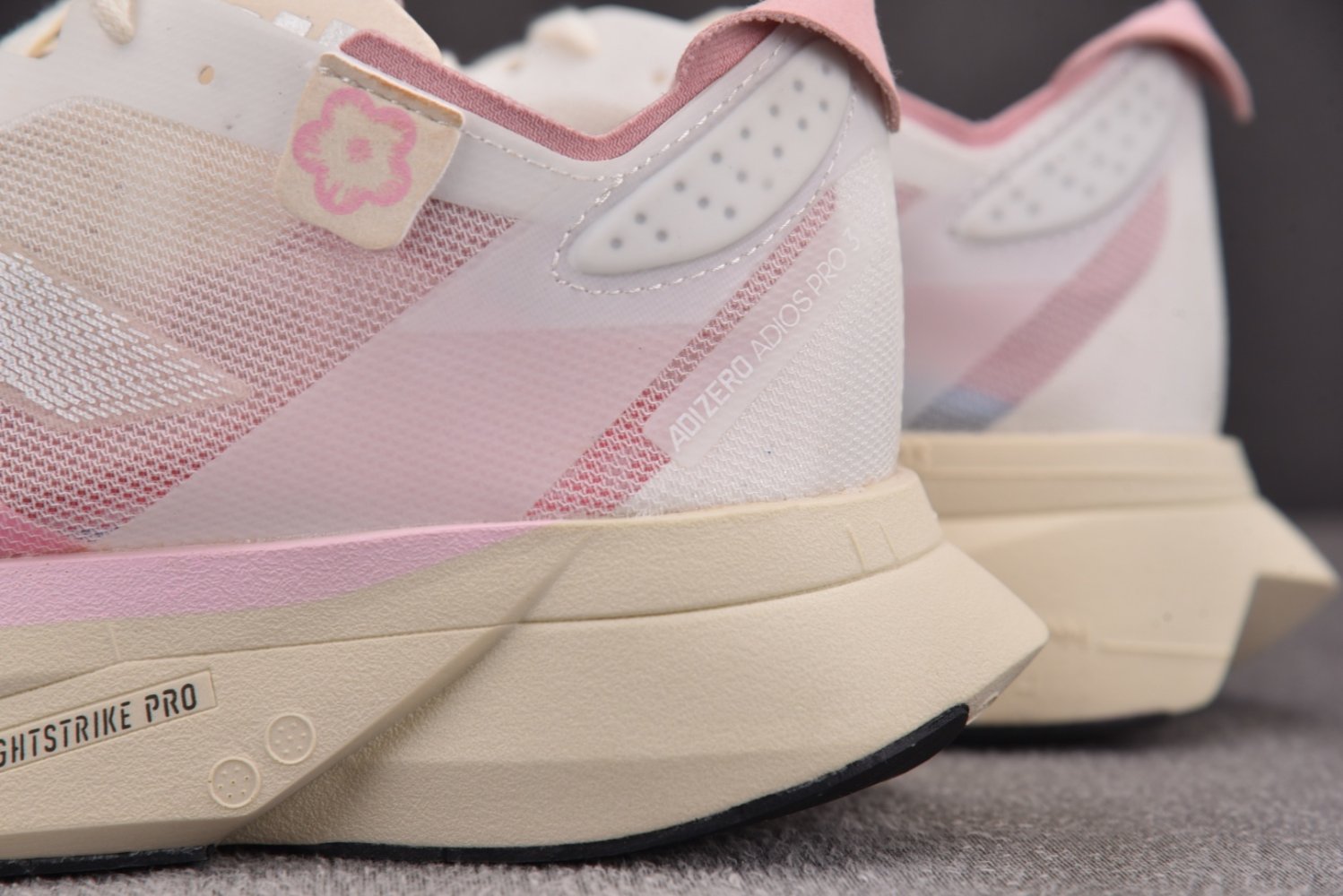 Кроссовки Adizero Adios Pro 3 Sakura фото 13
