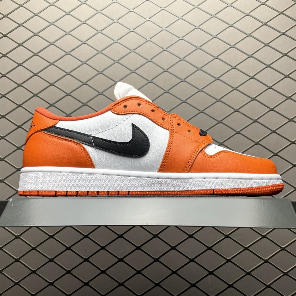 Кроссовки Air Jordan 1 Low фото 3