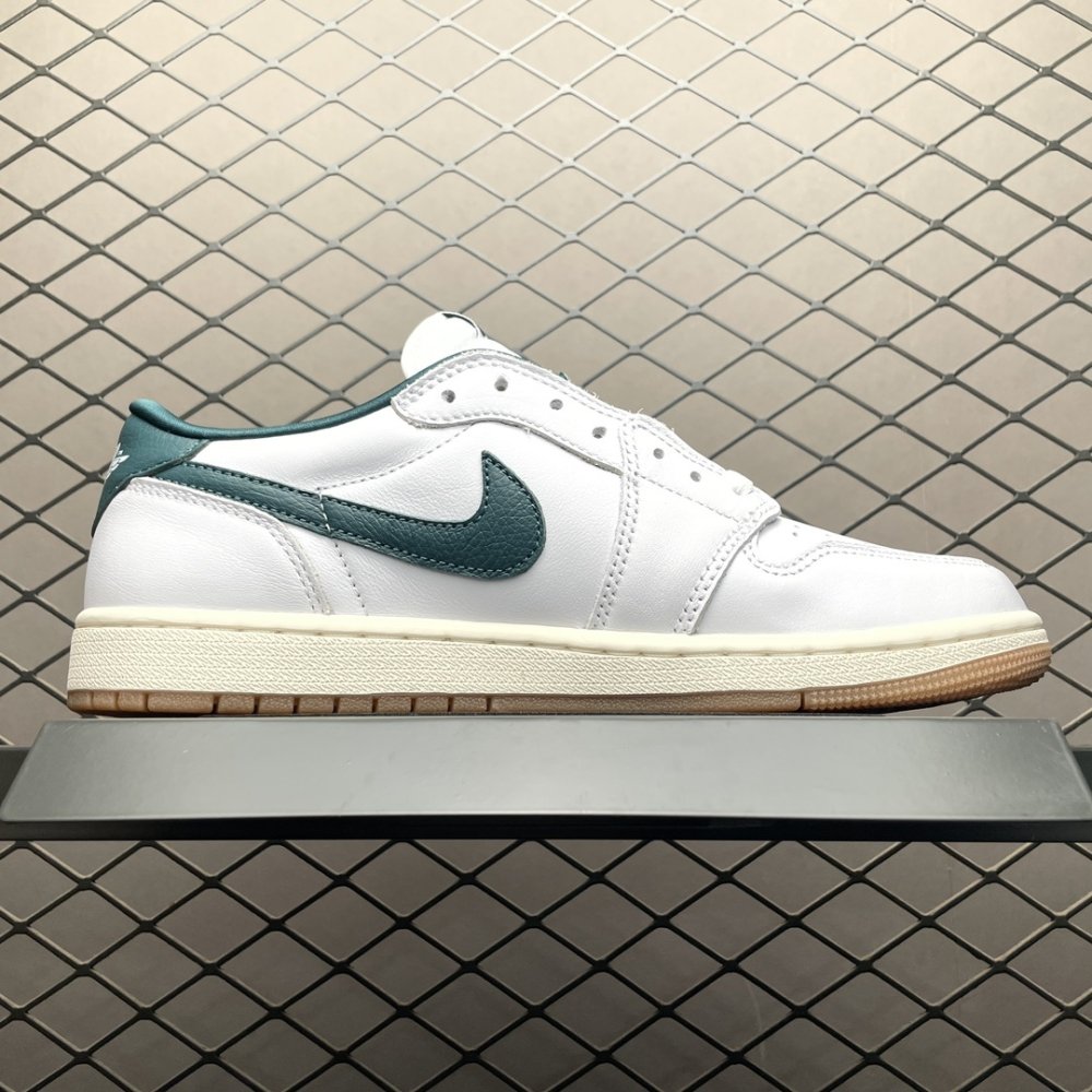 Кроссовки Air Jordan 1 Low фото 3